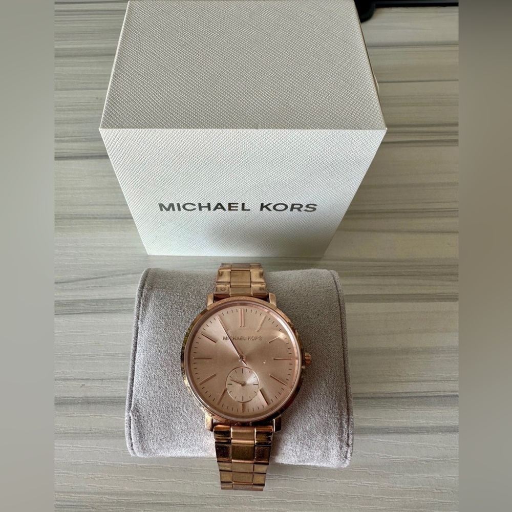 Michael Kors Women’s Rose Gold Watch - Picture 1 of 7